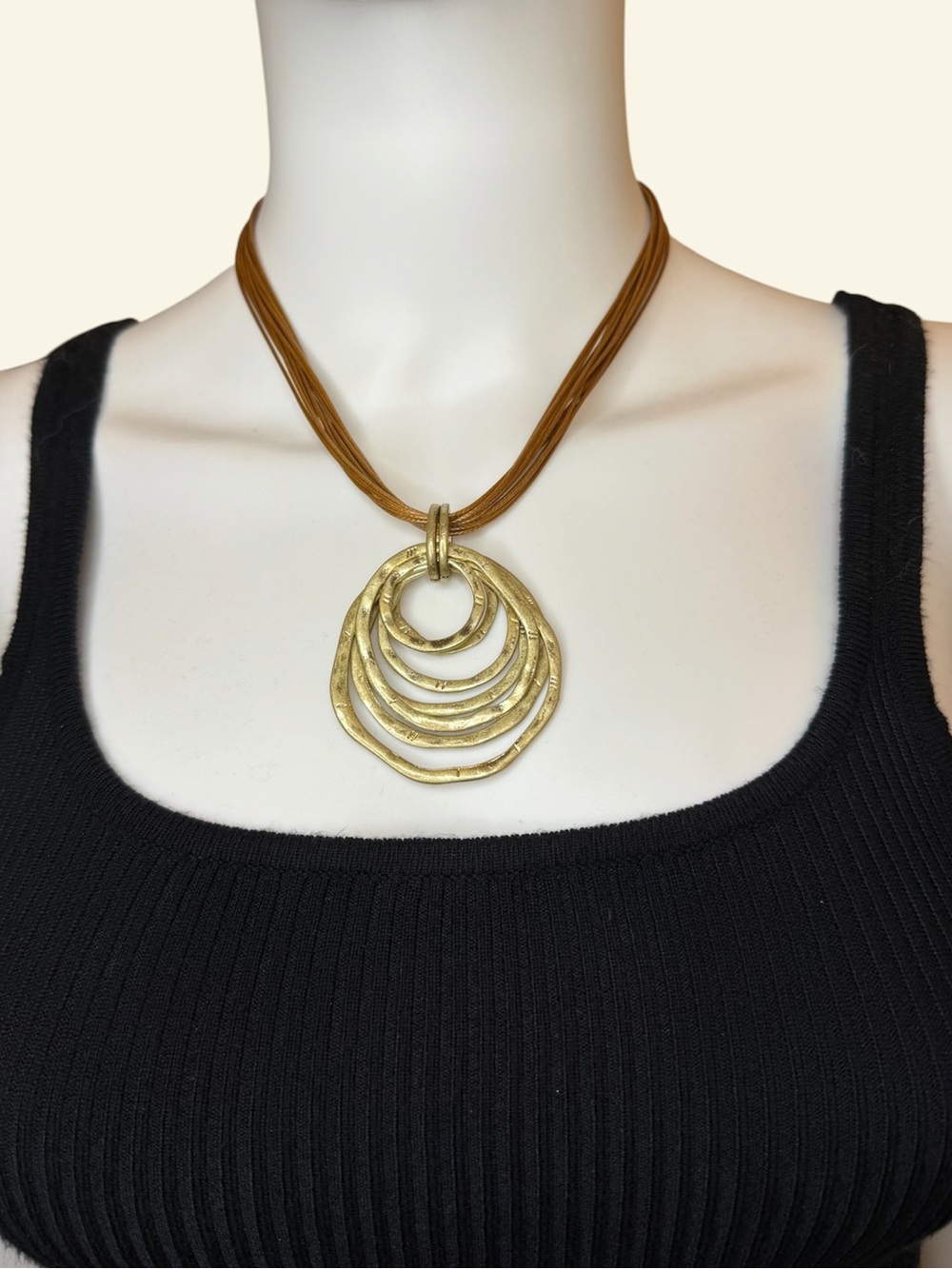🤎 Gold-Tone Layered Circle Pendant Necklace 🤎